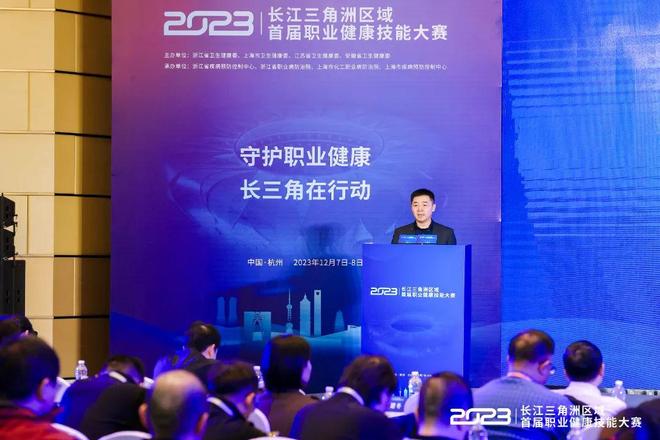 铜牌背后的 铜牌背后的