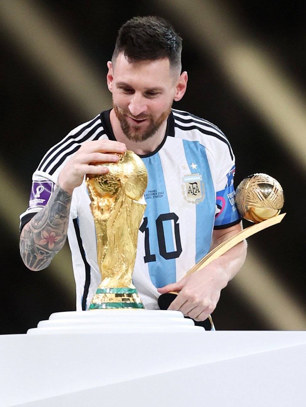 崭露头角 崭露头角